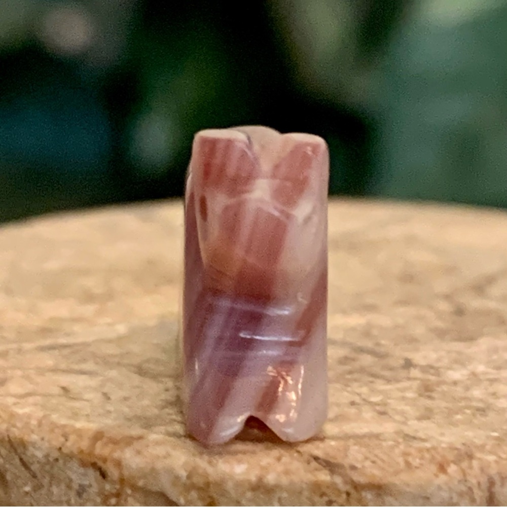 Wampum Fetish Bear Bead Quahog Shell Carving Purple White Clam Top Drilled .7" - Picture 3 of 16